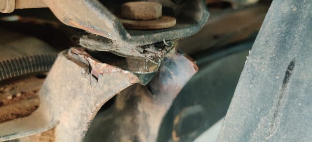 Halterung Toyota (unten) zu 50TEN (oben)